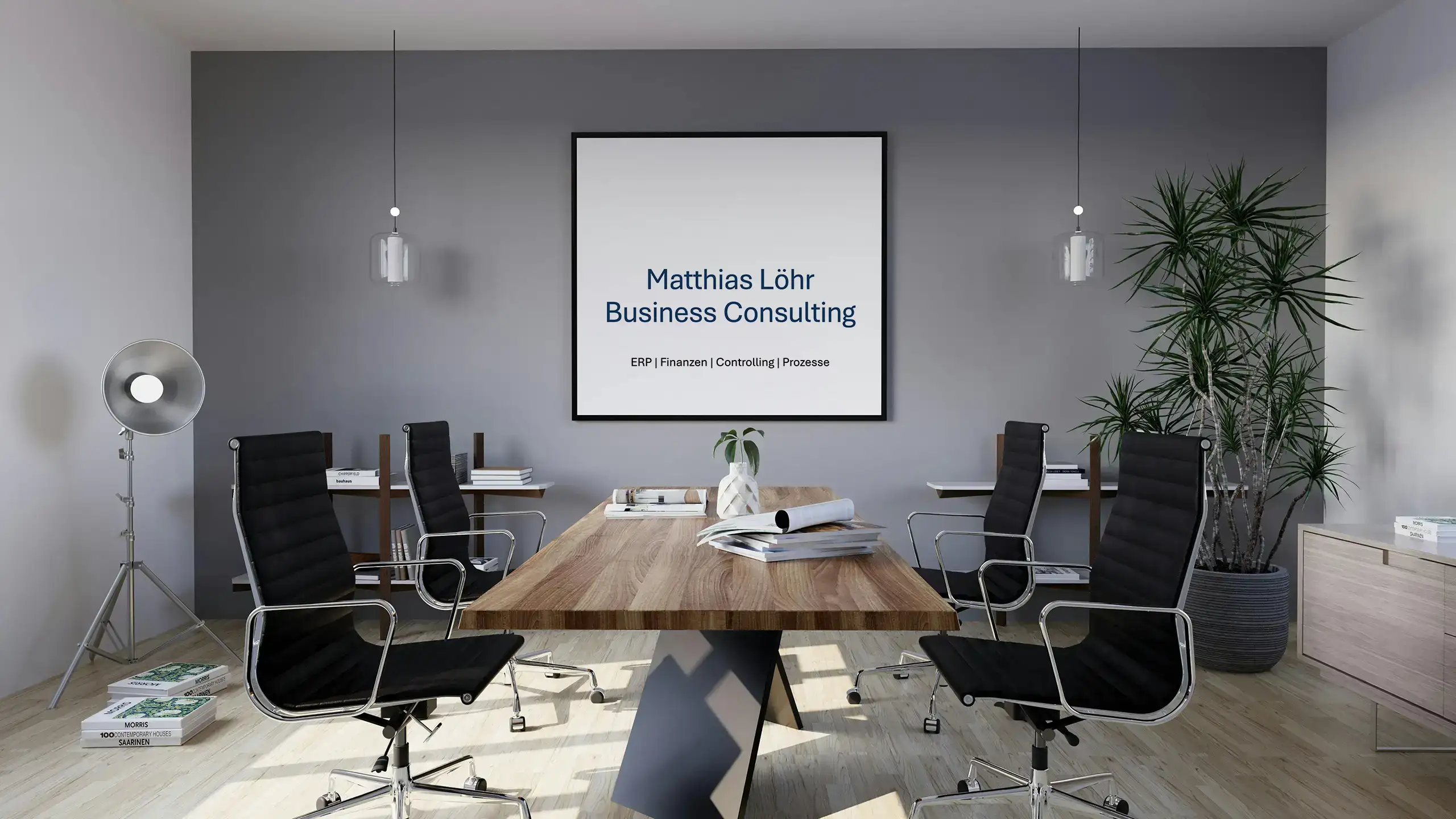 Bürozimmer mit Präsentation von Matthias Löhr